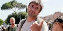 Le ultime notizie su Alessandro Di Battista operato a Cuba, come sta: peggiorano le condizioni