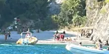 Malore fatale mentre nuota, muore salernitano 63enne