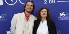 Venezia 83, Susan Sarandon: &laquo;In The Echo Chamber c'&egrave; tutto il genio di Bernardo Bertolucci&raquo;. Luca Marinelli nel cast: il ruolo al fianco di ?Alicia Vikander