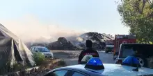Giugliano, rifiuti a Taverna del Re emergenza infinita: in fiamme le ecoballe