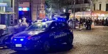 Napoli, 16enne accoltellato alla schiena in piazza Vanvitelli: indagano i carabinieri