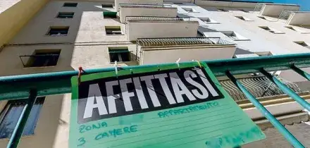Stretta sugli affitti brevi: arrivano le regole Ue