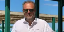Roberto Santini, morto lo storico titolare del Bagno Piero a Forte dei Marmi: aveva 63 anni. Il malore improvviso, trovato in casa senza vita