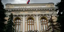Economia russa, la Banca centrale vende tonnellate di lingotti d'oro dalle riserve: &laquo;Mai cos&igrave; tanto dal 1998&raquo;