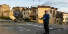 L'unica vigilessa si dimette pochi mesi dopo l'assunzione: il sindaco torna in strada con paletta e fischietto