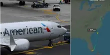 Passeggera si spoglia dopo il decollo sul volo per Miami, la hostess: &laquo;Sta compiendo atti espliciti&raquo;. E all'arrivo trova la polizia