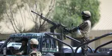 Mar Rosso, offensiva Houthi: sale la tensione sul petrolio. Nuovi rincari della benzina