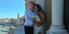 Barca contro taxi acqueo nel canale: gravissimo un 25enne, dispersa la moglie. Sean e Gabriella si erano sposati a giugno