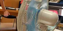 A scuola fa troppo caldo: i genitori si organizzano e portano i ventilatori nelle aule