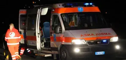 Boccone di traverso durante la cena al ristorante, nipote salva il nonno con il massaggio cardiaco: &laquo;Istruzioni al telefono dal 118&raquo;