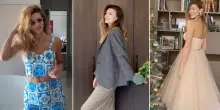 Cristina Chiabotto, la casa elegante a Torino: la cucina con l'isola, l'enorme libreria, il bagno con vasca e doccia e il salone con le vetrate