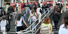 Scuola, si torna in classe: metal detector, cellulari vietati, voto in condotta, intelligenza artificiale e psicologo, ecco tutte le novit&agrave;