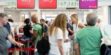 L'Italia proroga il blocco Schengen con la Spagna. Madrid protesta: &laquo;Vergognoso&raquo;. Controlli sino all'8 ottobre