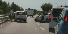Incidente sulla Statale 162 in direzione Napoli: coinvolte due auto e uno scooter, traffico rallentato