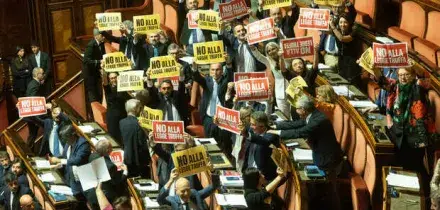 Legge elettorale, cosa &egrave; successo? S&igrave; del Senato tra le proteste: dalle preferenze al premio di governabilit&agrave;, ecco cosa cambia