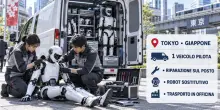 Giappone, ecco l?ambulanza per robot: a bordo tecnici, ricambi (e un umanoide di scorta)
