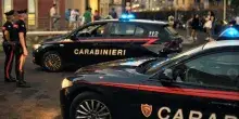 Napoli, cede pavimento della cucina: padre e figlio cadono al piano di sotto. Salvati dai vigili del fuoco