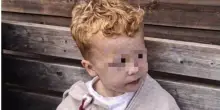 Trovato morto nello stagno Noah Woods, il bimbo autistico scomparso dal parco giochi di Brantham: il caso in Gran Bretagna