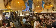 Dopo tre sconfitte il tecnico del Napoli primavera porta tutti a cena