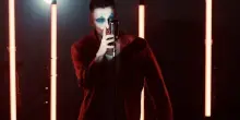 Follie di Joker: il nuovo singolo di ?Albasax, tra pop, elettronica e anima teatrale