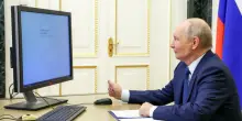 Elezioni in Russia, candidata dei Verdi scompare prima del voto. Putin: &laquo;Gli europei non vogliono la guerra&raquo;
