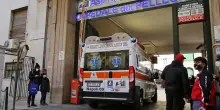 Napoli, litigio in strada a Porta Capuana: 20enne accoltellato al braccio