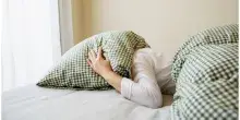 Sonno disturbato e fatica a svegliarsi? Pu&ograve; dipendere dall'orologio biologico: 5 trucchi per resettarlo e dormire meglio