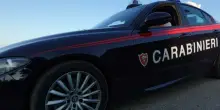 Gara clandestina di auto, tenta di speronare i carabinieri per fuggire: arrestato 24enne