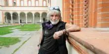 Mauro Corona: &laquo;A 76 anni ho un nuovo amore, ha 24 anni meno di me. Divorziare da mia moglie? Non voglio dare soldi all?avvocato&raquo;