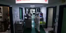 Roma, aggredisce una donna a coltellate e poi accusa un malore: 53enne in codice rosso