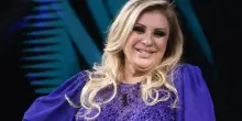 Tina Cipollari, la morte del padre, il flirt con Giucas Casella, la bioterapia nutrizionale e i figli: &laquo;Riesco a dormire solo quando sono tutti e tre a casa&raquo;