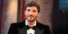 Sanremo 2027, rivoluzione Stefano De Martino: Serata Performance per l?Eurovision, 24 Big e stretta sull?IA. Cosa cambia con il nuovo regolamento