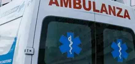 Travolto da un'auto mentre segue il pap&agrave; in bicicletta per andare a scuola: morto bambino di 7 anni
