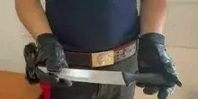 A 13 anni minaccia con un coltello la compagna di classe: bloccata da alunni e insegnanti