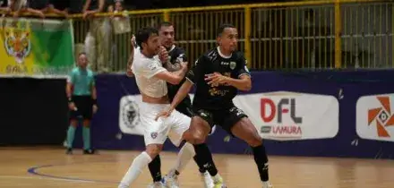Futsal Serie A. Benevento poker a Padova. Il Sala Consilina vince il derby con Eboli. Pari pirotecnico per il Napoli. Tonfo Sandro Abate in casa.