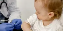 Morbillo, allarme in Italia: &laquo;Un malato pu&ograve; contagiare fino a 17 persone. I bimbi sono i pi&ugrave; esposti&raquo;. Chi rischia di pi&ugrave; e perch&eacute; preoccupa la seconda dose