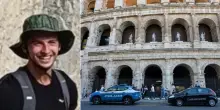 Operaio morto al Colosseo, il dramma di Andrea Moretti in un video: una telecamera ha ripresto il momento della caduta, 7 indagati per omicidio colposo