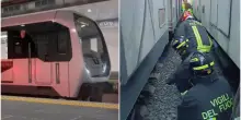 Investito e ucciso dalla metro B a Roma, tragedia alla Garbatella: l'uomo estratto dai Vigili del fuoco