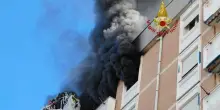 Roma, incendio in un palazzo a Colli Aniene: un morto e due persone salvate