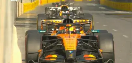 GP Baku, la diretta: Russell va in fuga, Piastri si difende da Verstappen, Leclerc quinto, Hamilton supera Norris