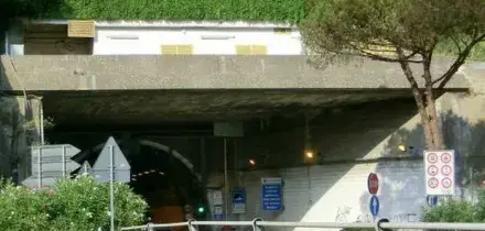 Frana a Castellammare, liberata la galleria ma resta la paura