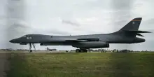Gran Bretagna, allarme esplosivi vicino alla base Raf degli Usa a Fairford: cinque arresti, evacuate 85 case. L'ipotesi del complotto iraniano