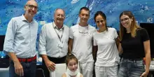 Bambina di 5 anni perde l'uso delle gambe in un incidente: dopo tre mesi di terapie torna a camminare