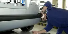 Meccanico usa l'auto della cliente portata in officina, guida con la patente sospesa e prende multe per 7mila euro
