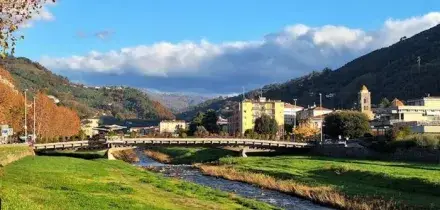 Pistoia, rifiuta l'approccio sessuale: ragazza di 20 anni torturata e quasi annegata nel fiume, arrestato 38enne