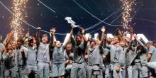 Tutti per Luna Rossa, vincono gli italiani: lungomare in festa