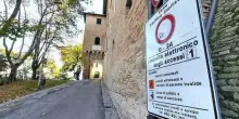 Nella Ztl con il pass per disabili, viene multato. Fa ricorso e vince: il Comune di Jesi deve pagare