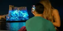 America's Cup, Castel dell'Ovo si accende: il videomapping racconta Napoli e il suo mare