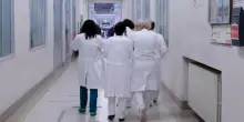 Finti pazienti ortopedici per gonfiare le forniture, indagati medici e aziende