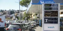 Scatta la corsa al pieno, distributori presi d?assalto. E c?&egrave; chi termina le scorte